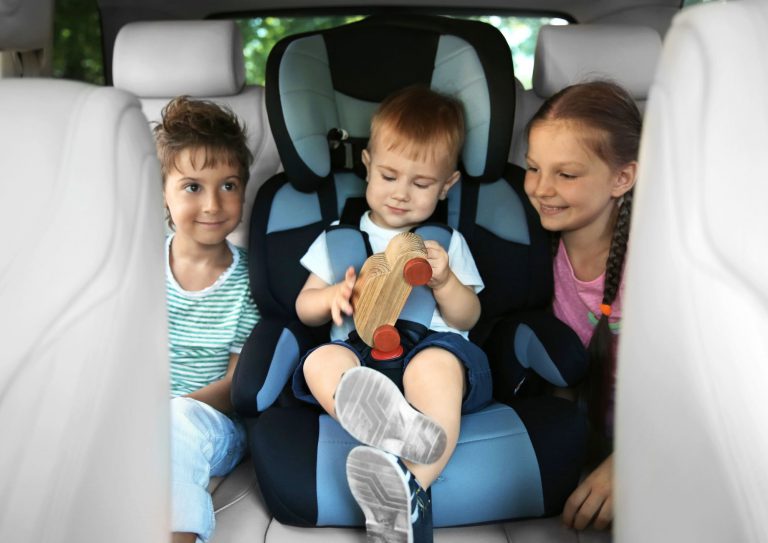 שכחת ילדים ברכב: כל מה שרציתם לדעת על החוק שמחייב התקנת מערכת מניעה